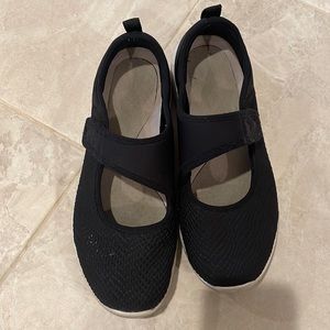 Vionic Mary Jane sneaker - size 9